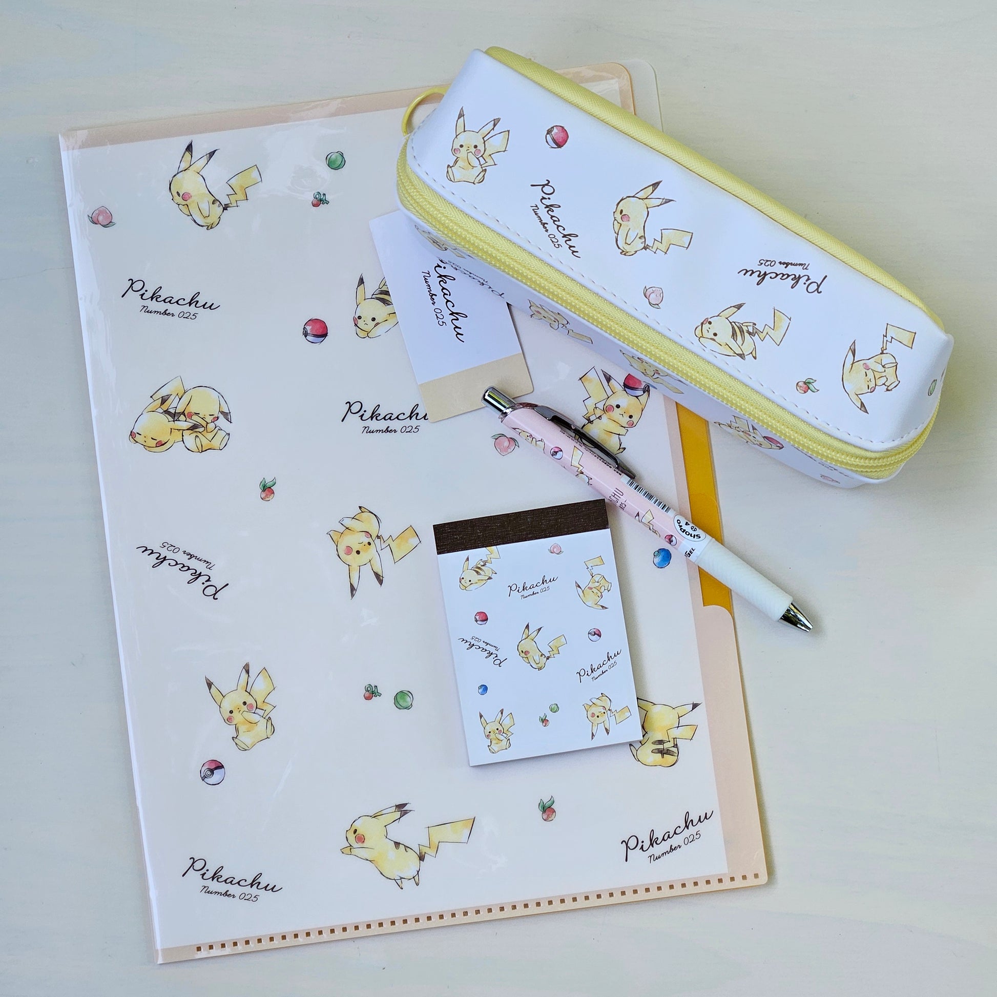 Pikachu Stationary Set