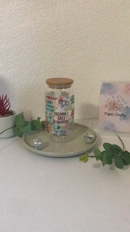 Tasse d'affirmations quotidiennes sur la grossesse