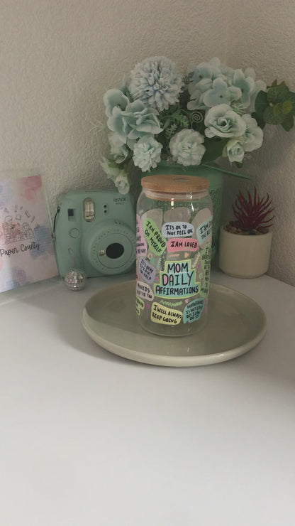 Spaßige Tasse mit täglichen Affirmationen für Mama